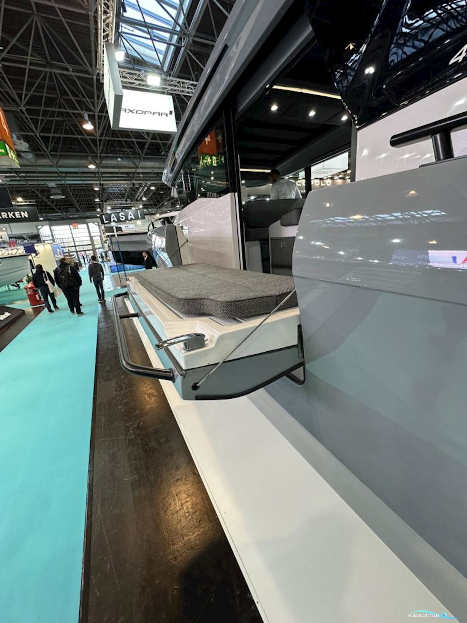 Axopar 45 Cross Cabin - Reserviert