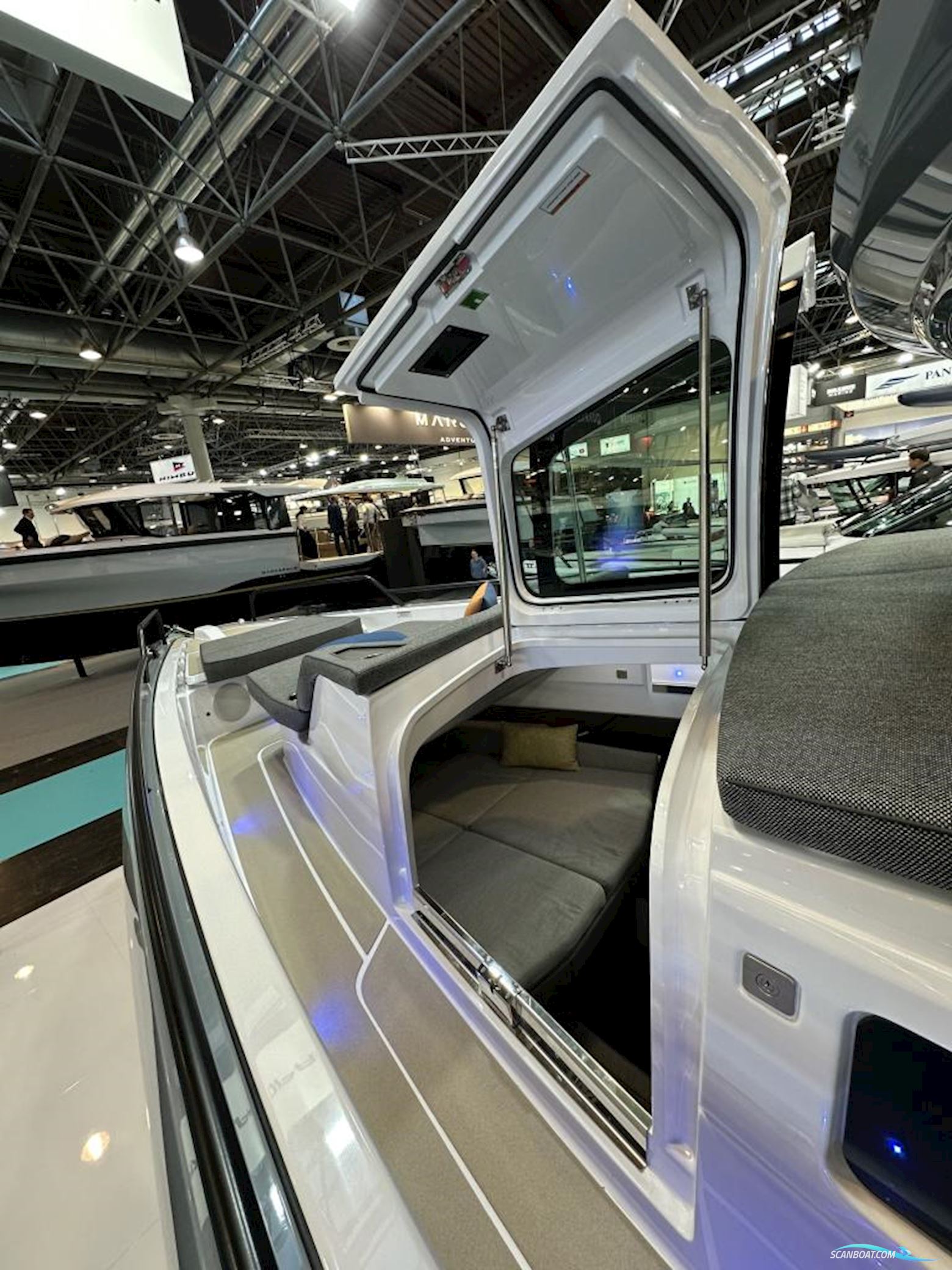 Axopar 45 Cross Cabin - Reserviert