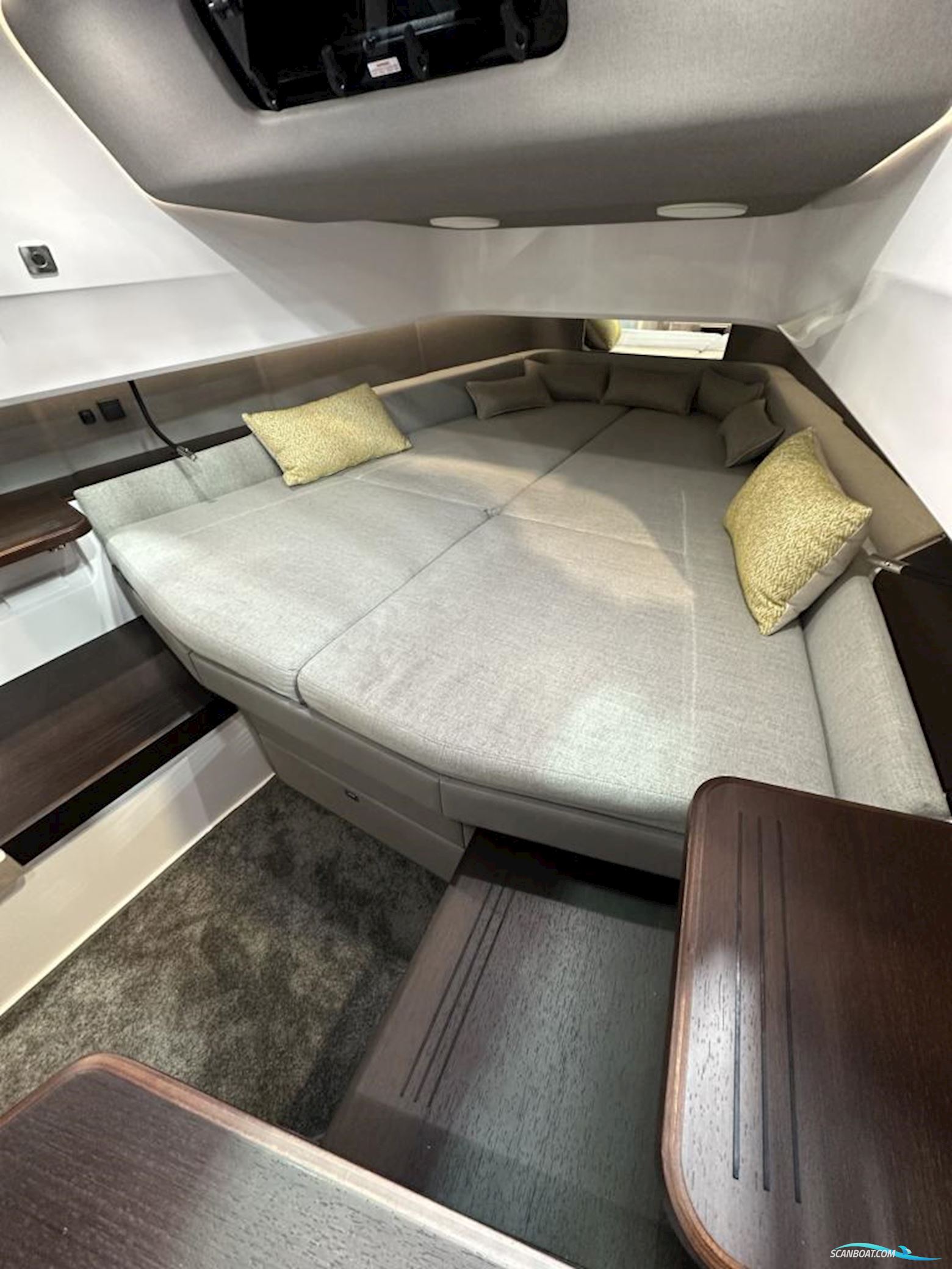 Axopar 45 Cross Cabin - Reserviert