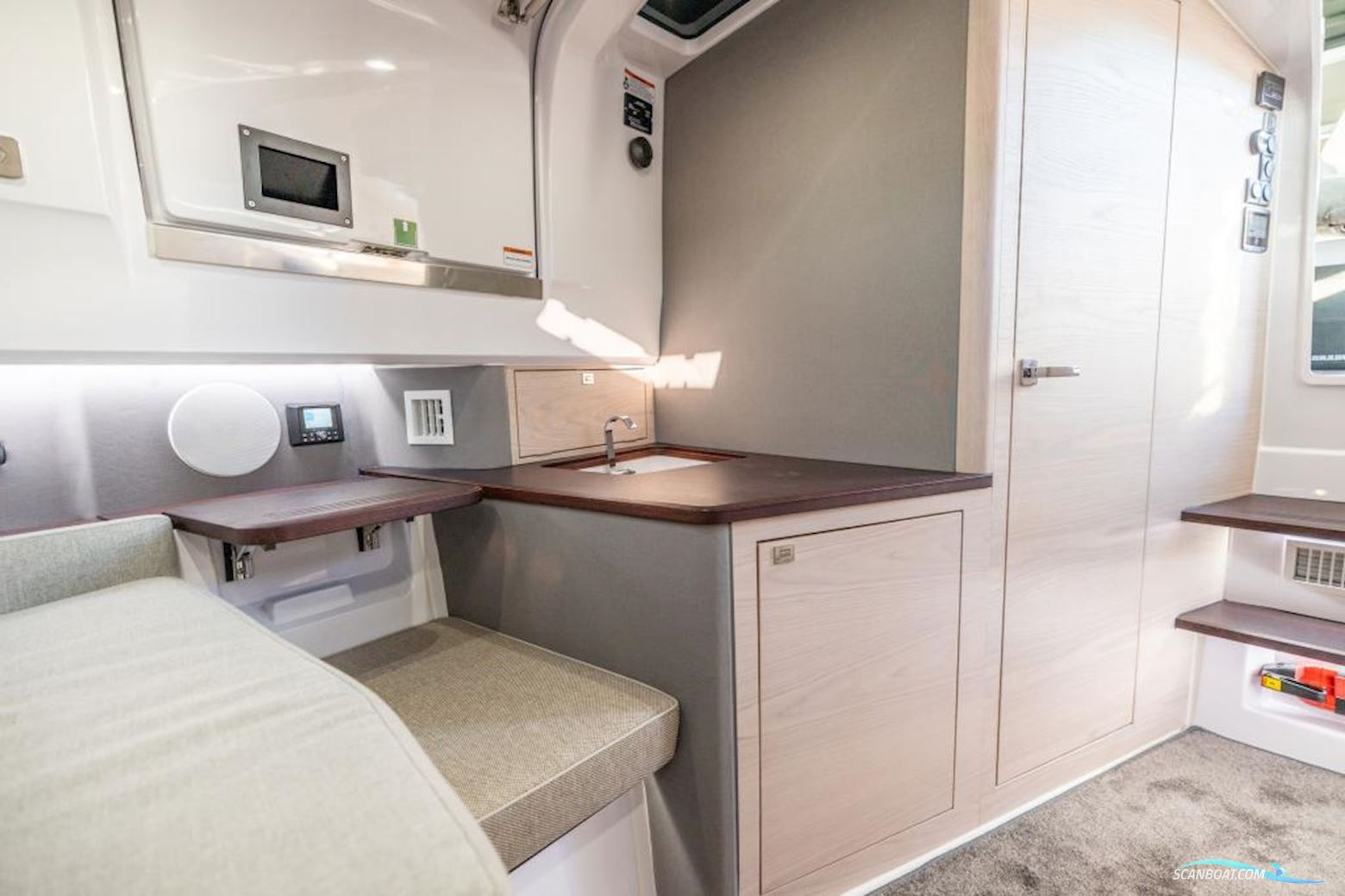 AXOPAR 45 Cross Cabin