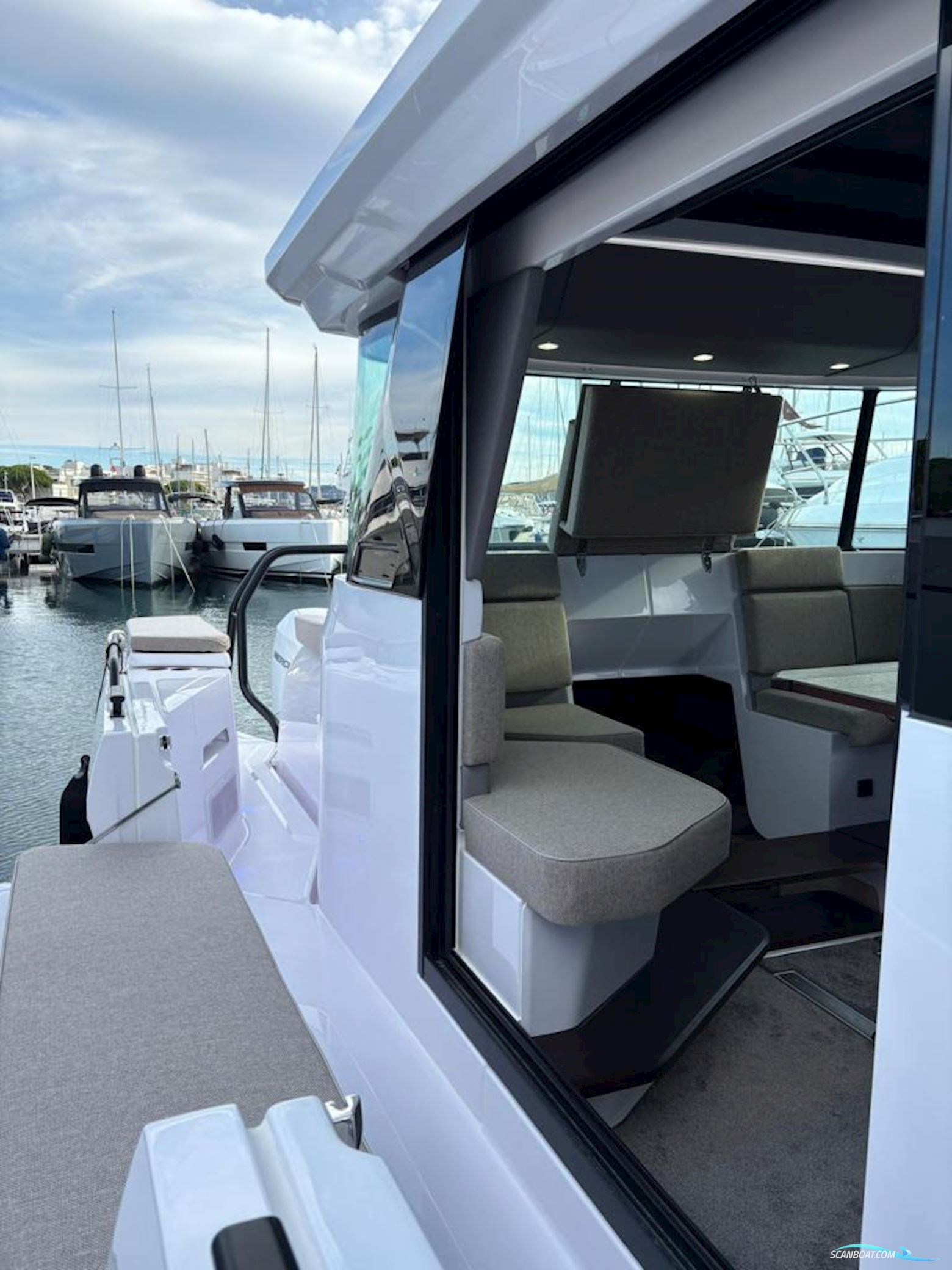 AXOPAR 45 Cross Cabin