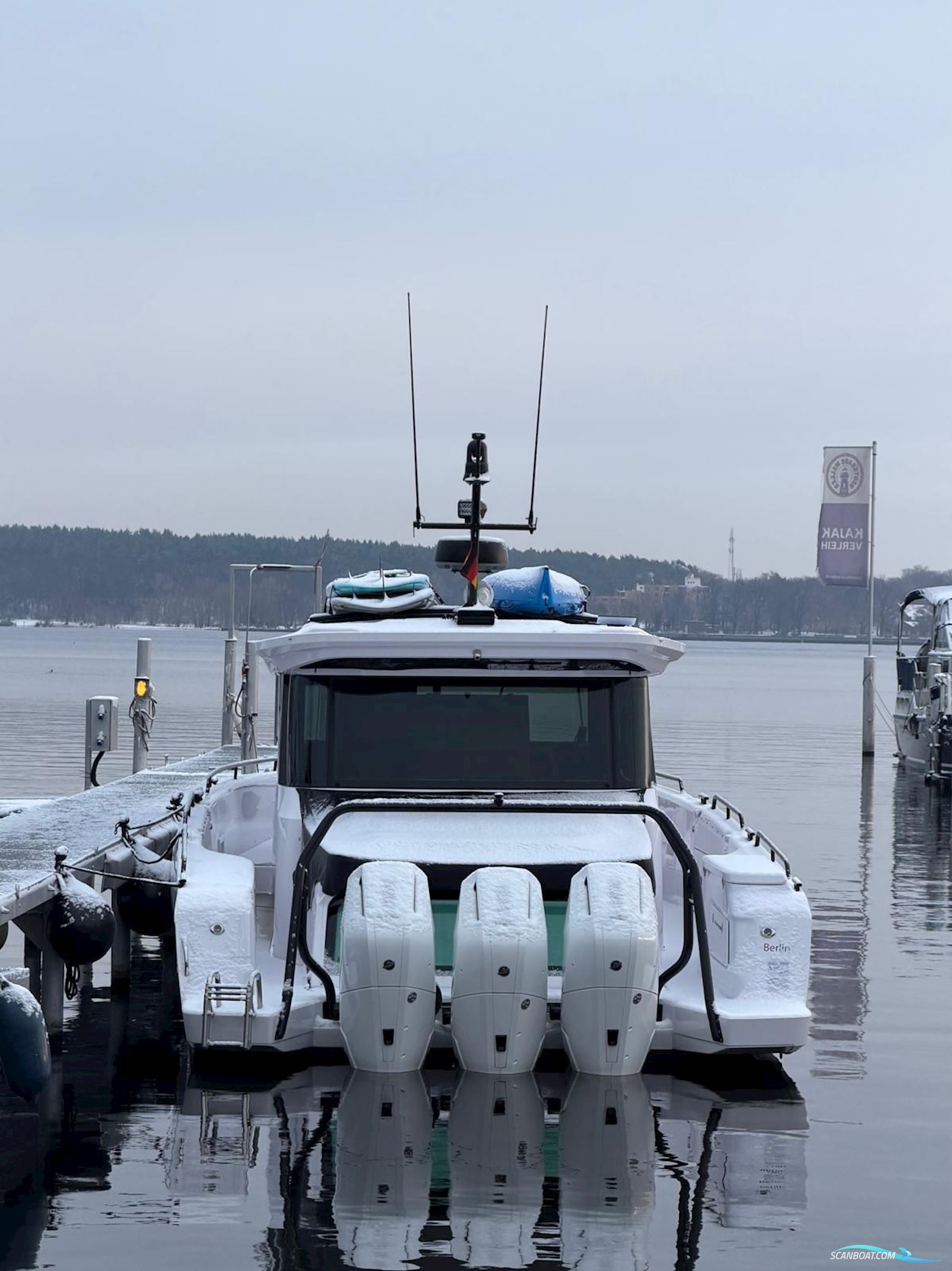 AXOPAR 45 Cross Cabin