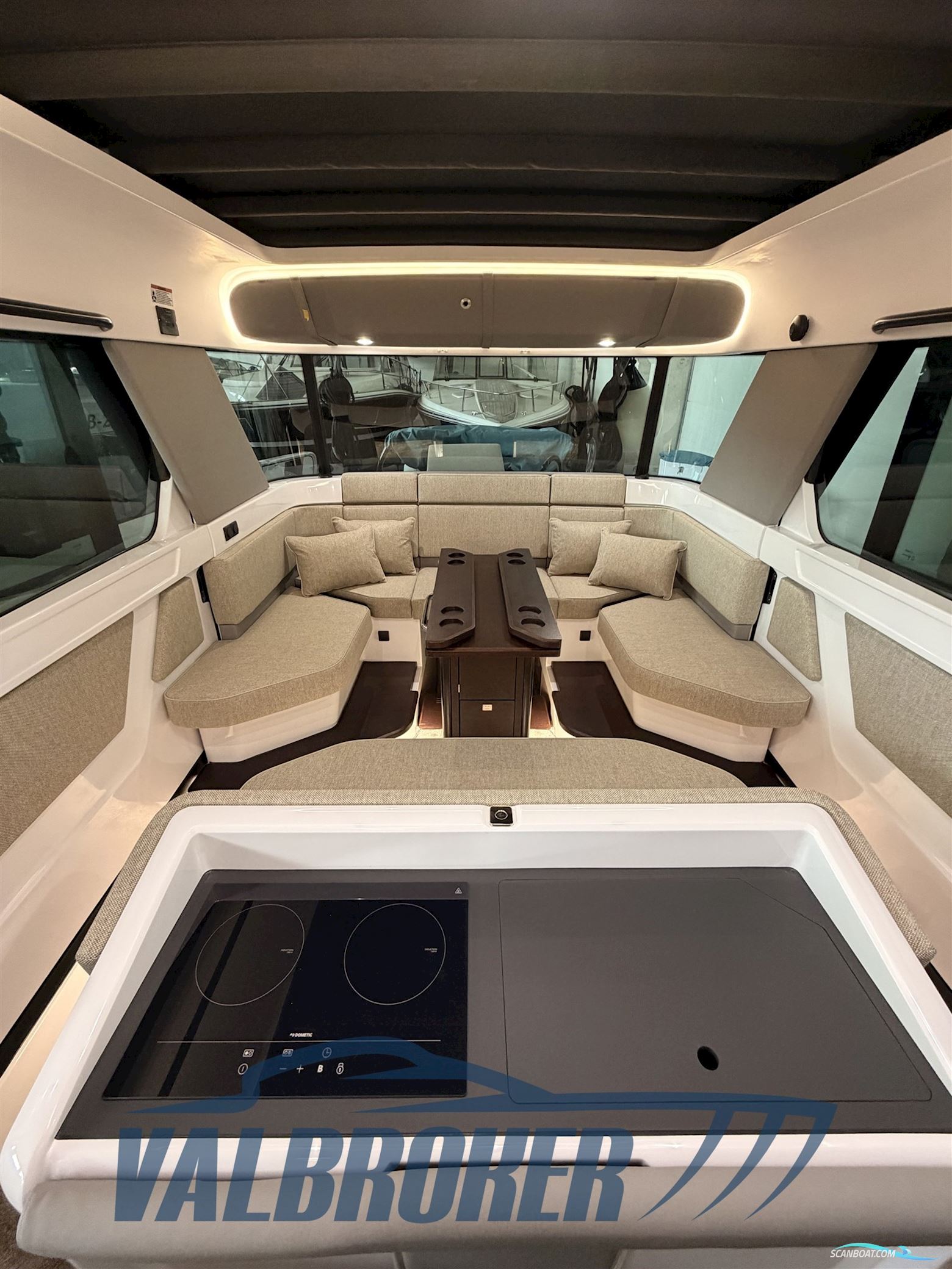 Axopar 45 Cross Cabin