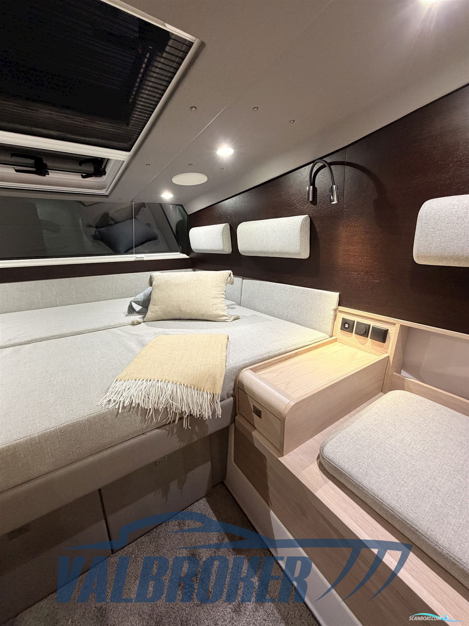 Axopar 45 Cross Cabin