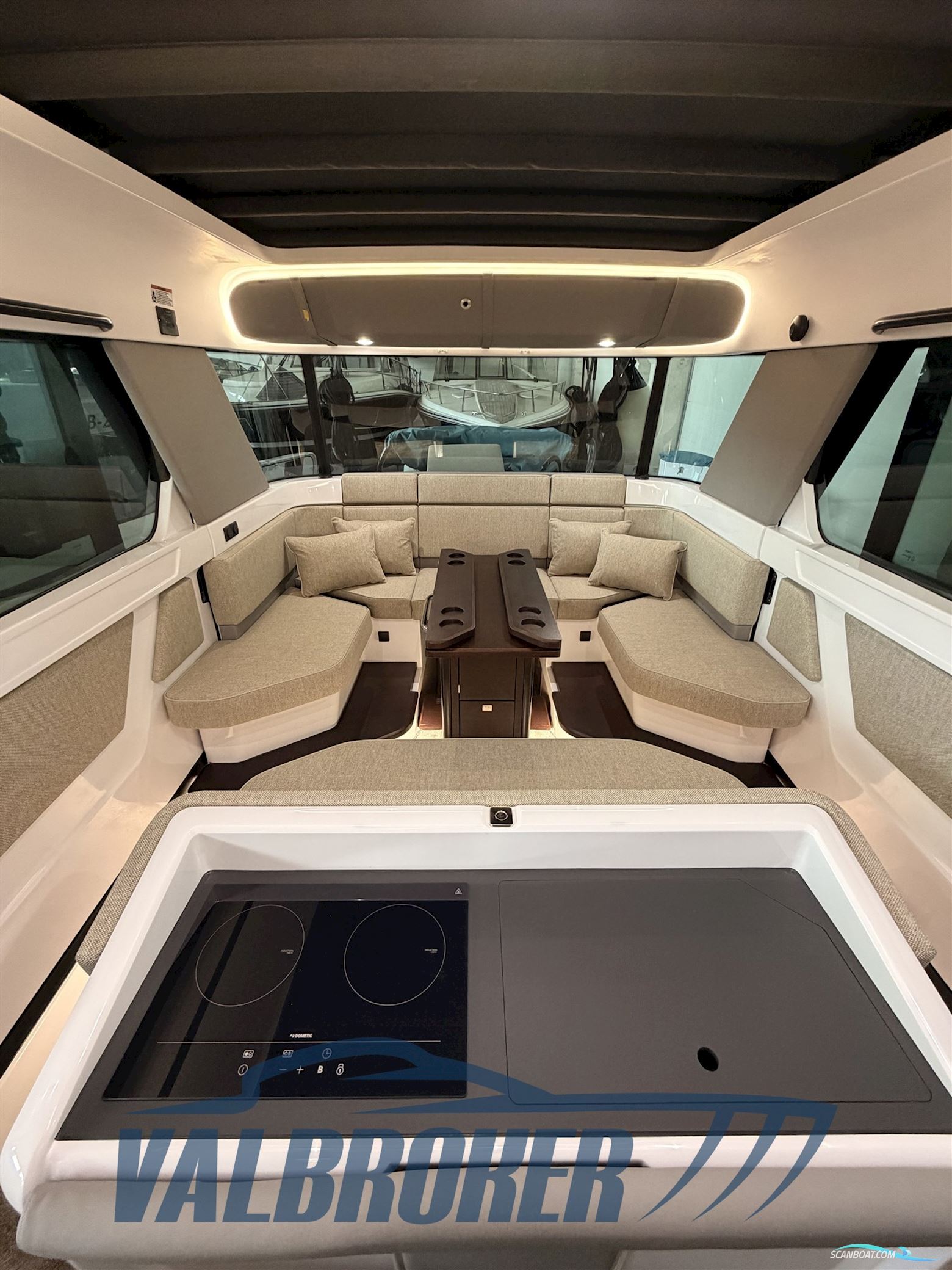 AXOPAR 45 Cross Cabin