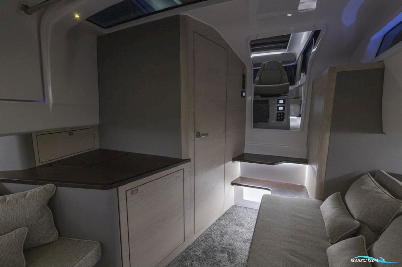 Axopar 45 XC Cross Cabin