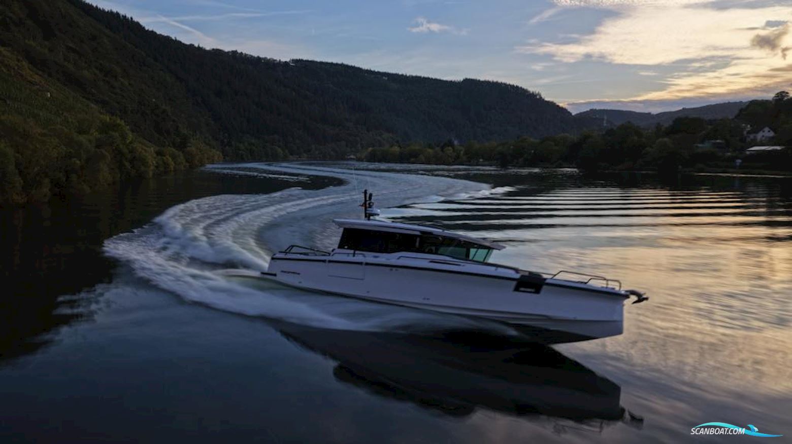 Axopar 45 XC Cross Cabin