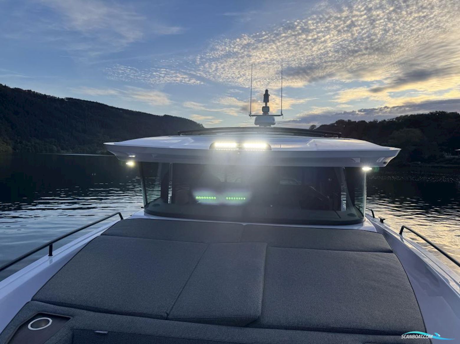 Axopar 45 XC Cross Cabin