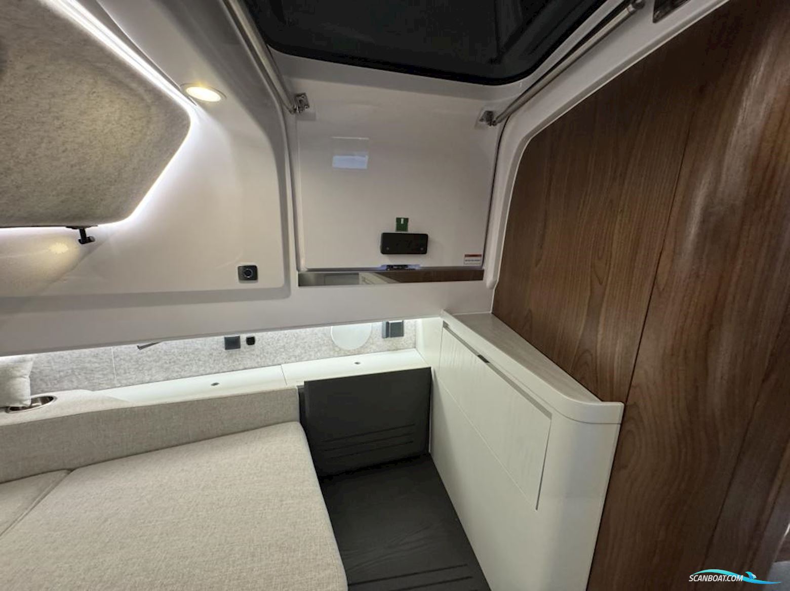 Axopar 45 XC Cross Cabin
