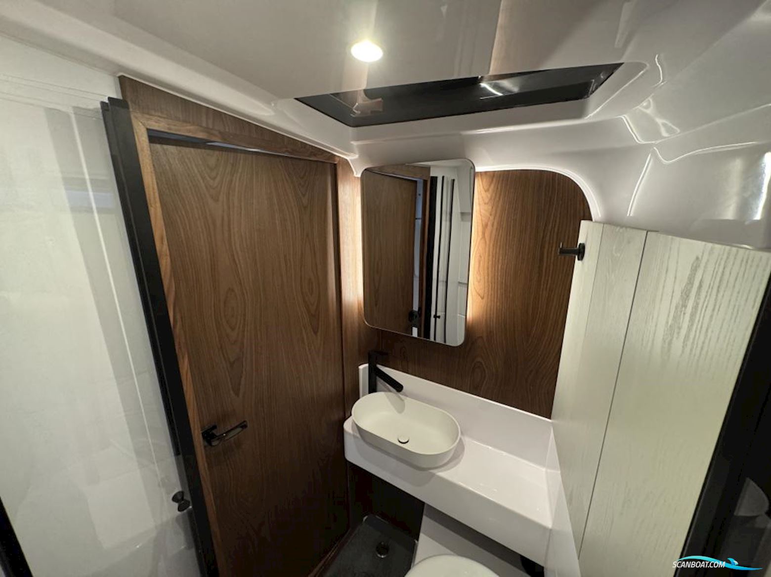 Axopar 45 XC Cross Cabin