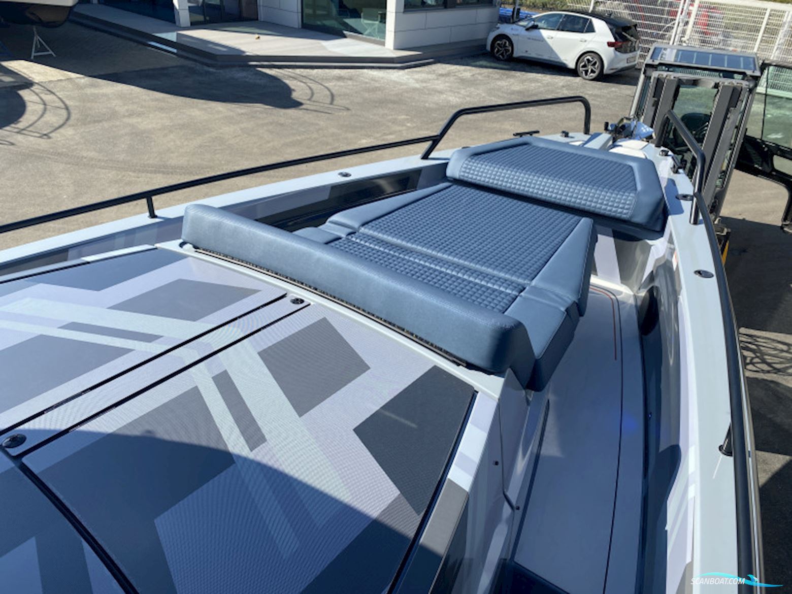 Axopar Brabus Shadow 900 Cross Cabin