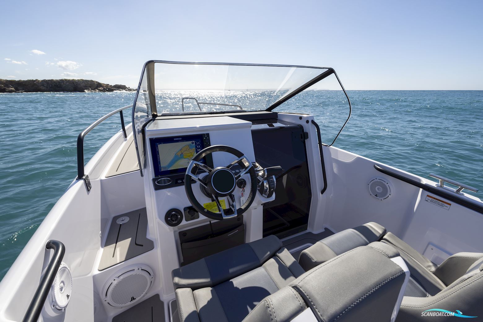 Axopar Yachts 25 Cross Bow