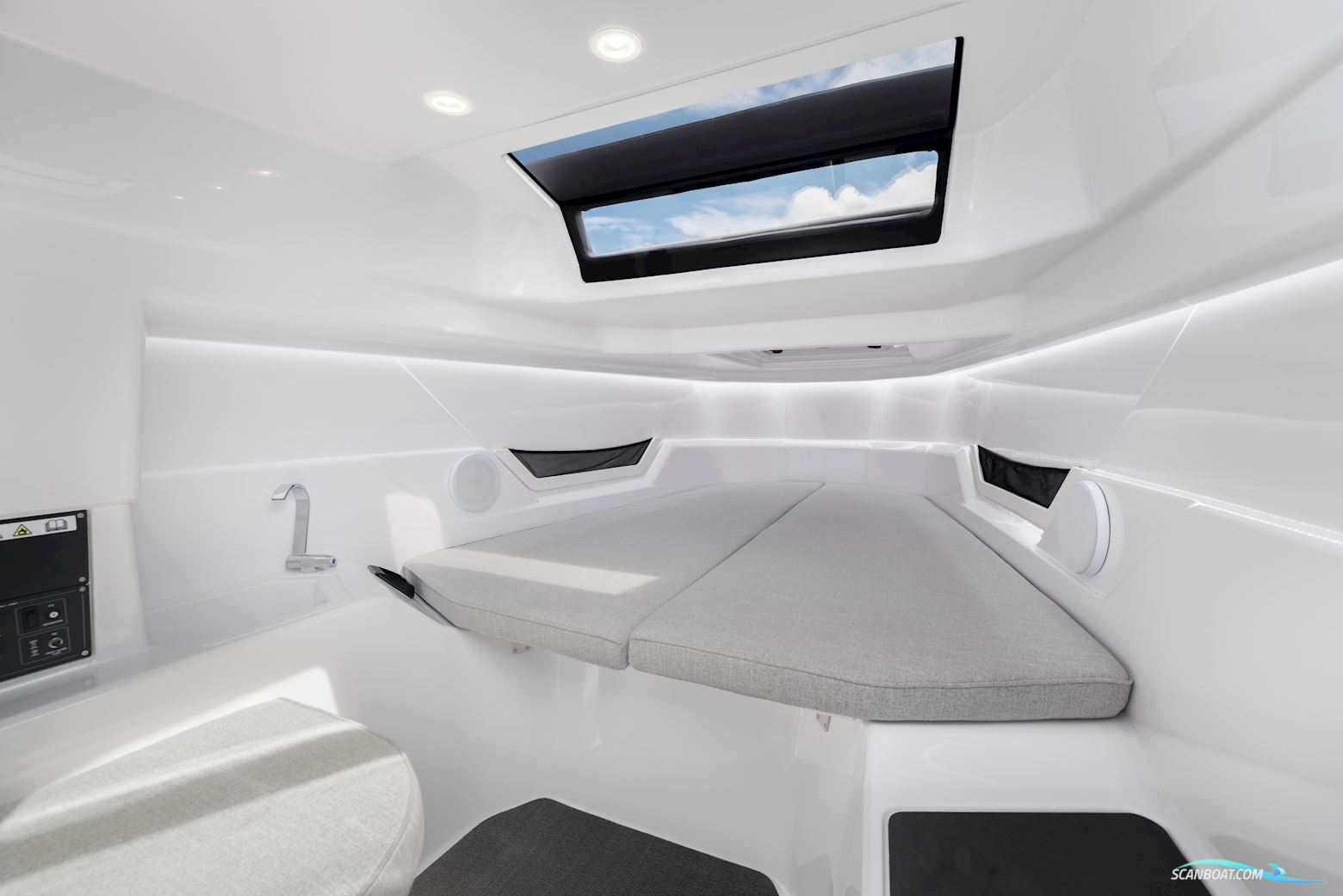 Axopar Yachts 25 Cross Bow