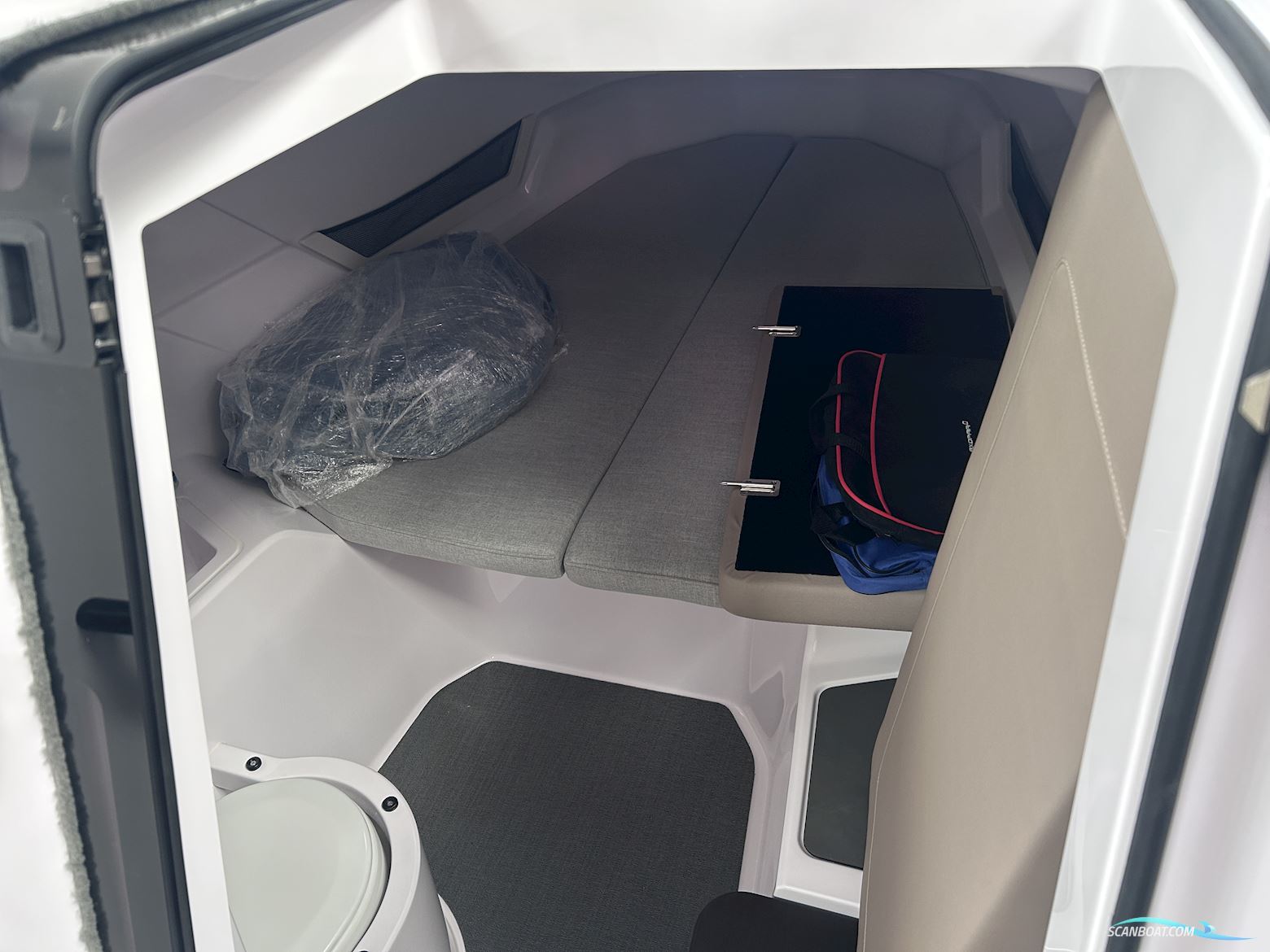 Axopar Yachts 25 Cross Bow