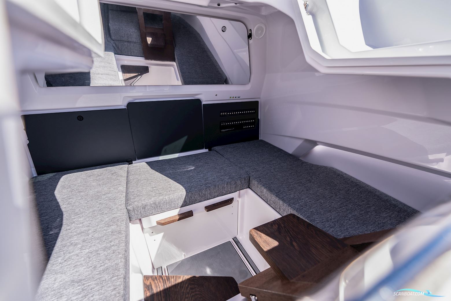 Axopar Yachts 29 Sun Top Mediterrana Edition