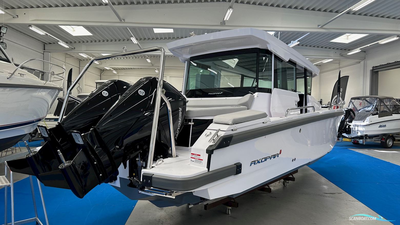 Axopar Yachts 29 XC Cross Cabin