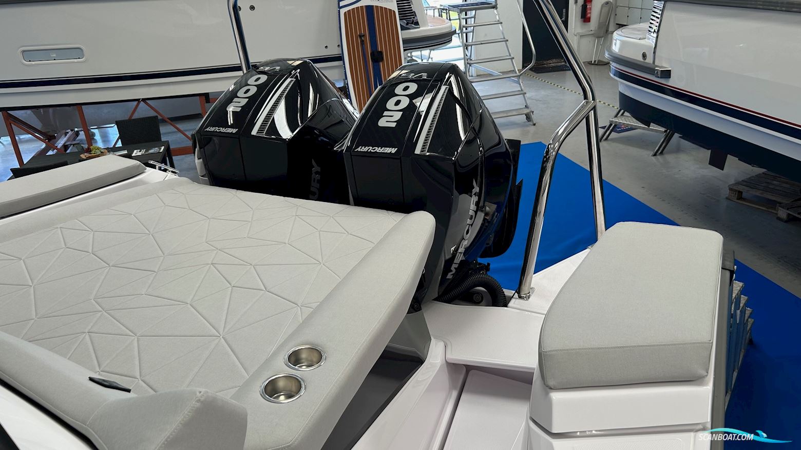 Axopar Yachts 29 XC Cross Cabin