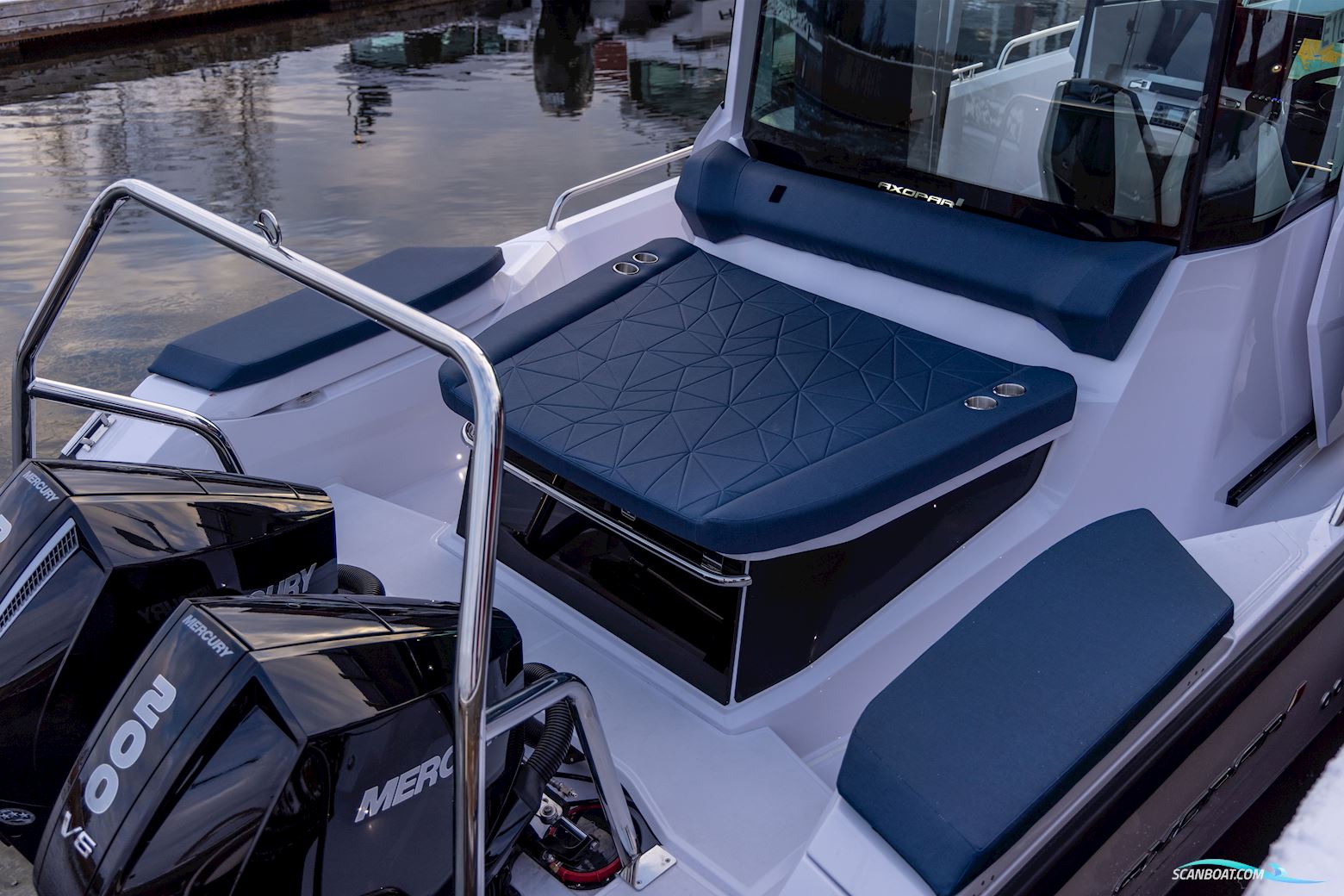 Axopar Yachts 29 XC Cross Cabin