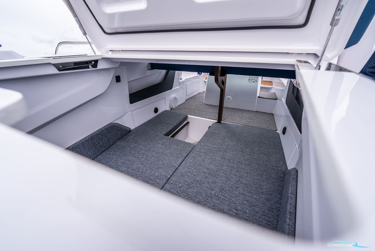 Axopar Yachts 29 XC Cross Cabin
