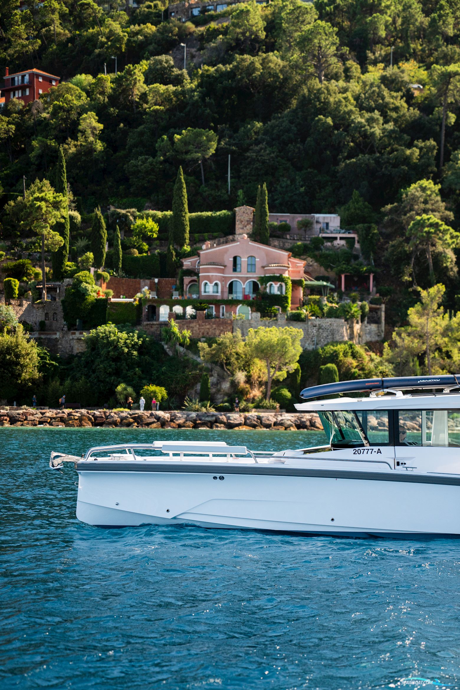 Axopar Yachts 29 XC Cross Cabin