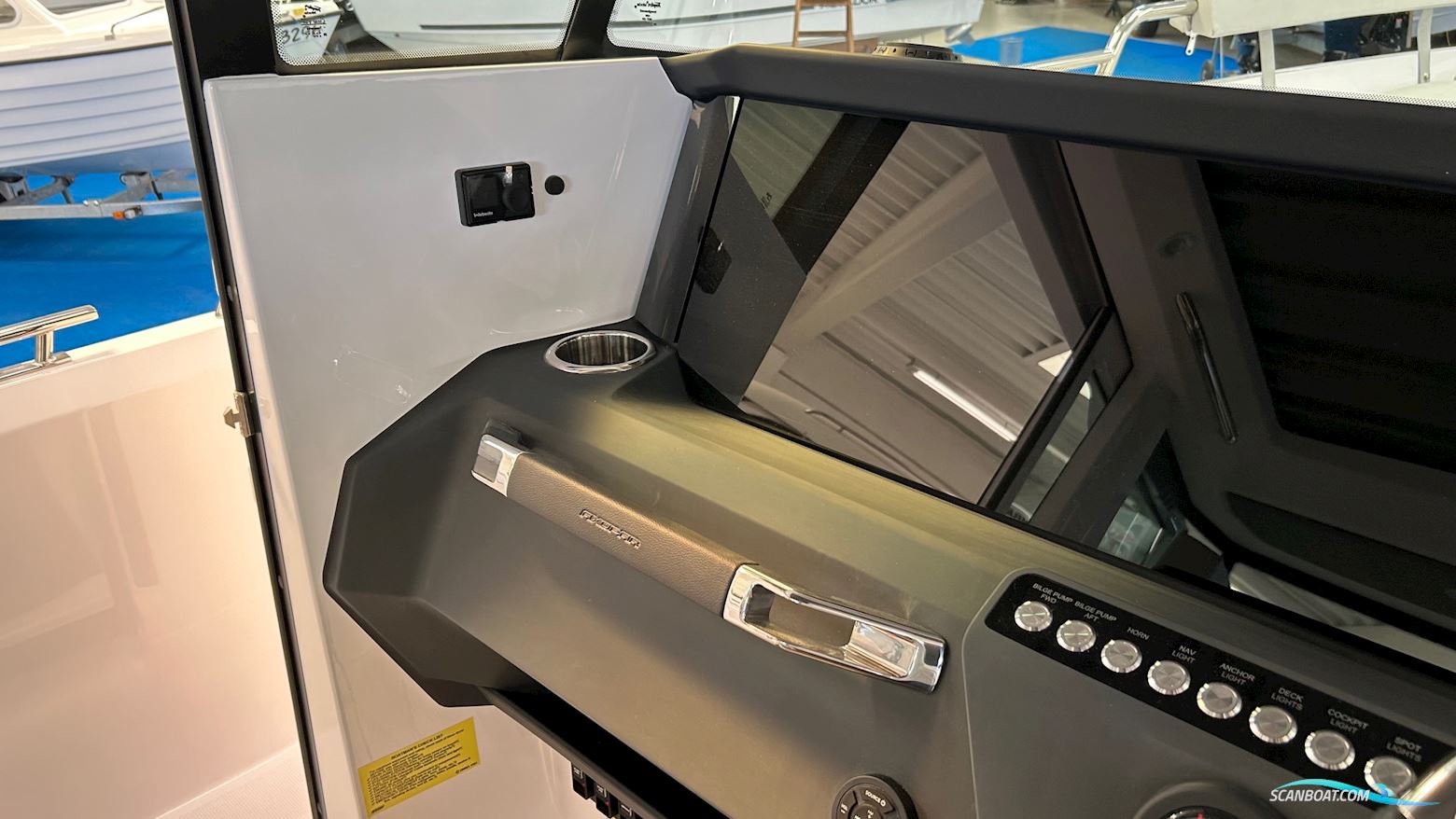 Axopar Yachts 29 XC Cross Cabin