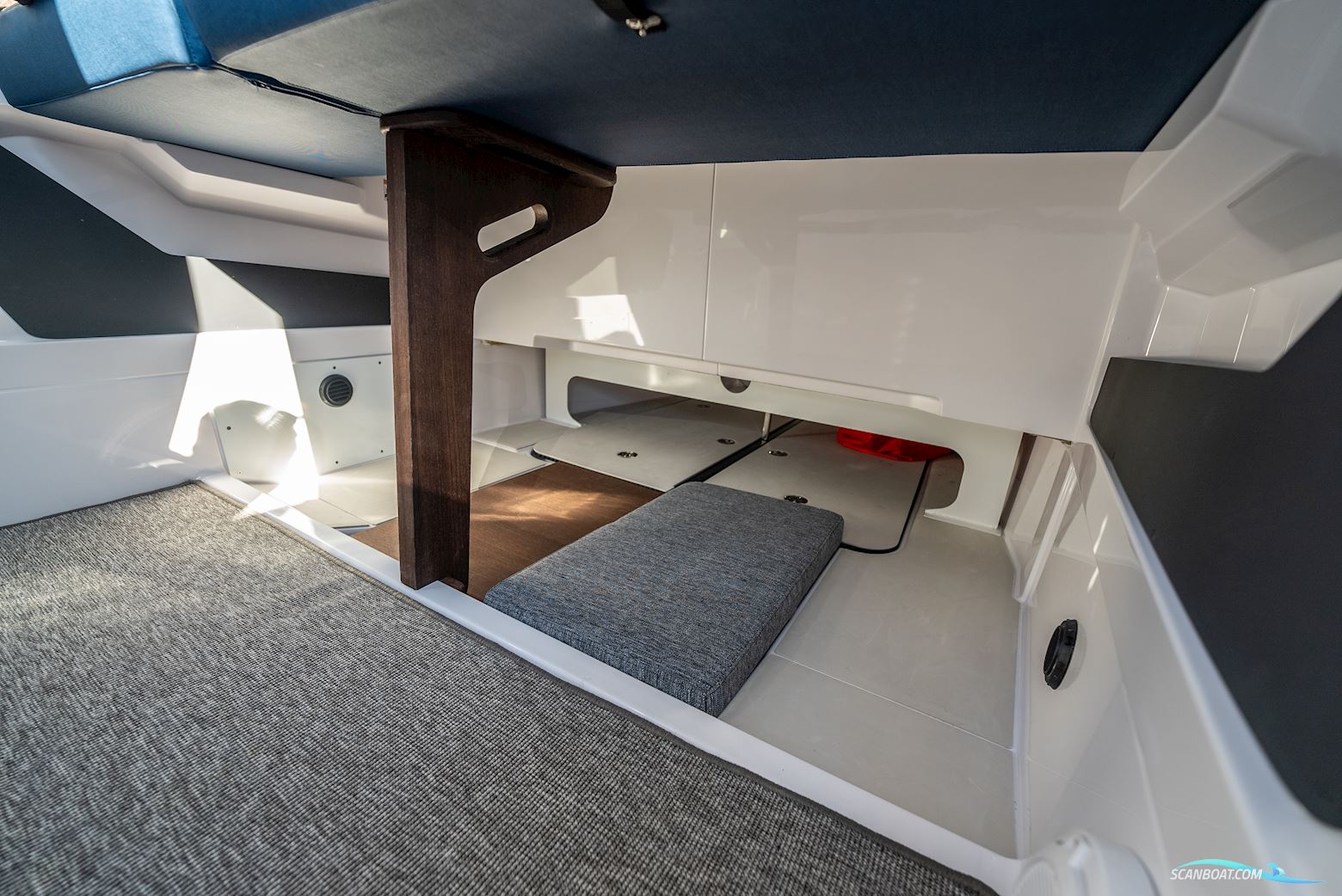 Axopar Yachts 29 XC Cross Cabin