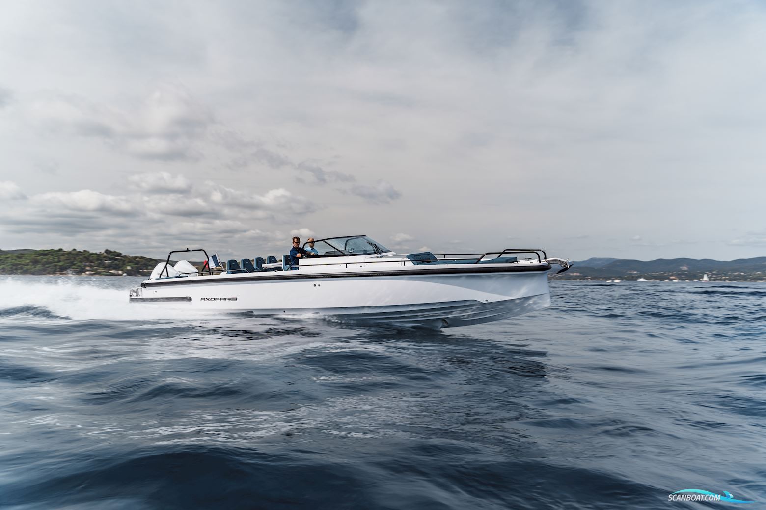 Axopar Yachts 37 Spyder