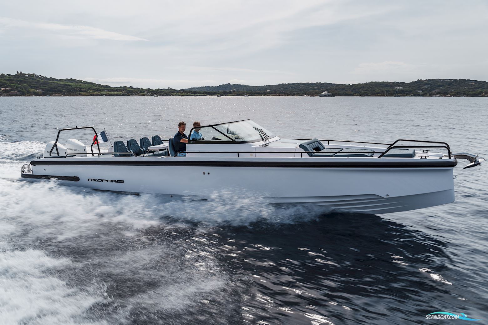 Axopar Yachts 37 Spyder