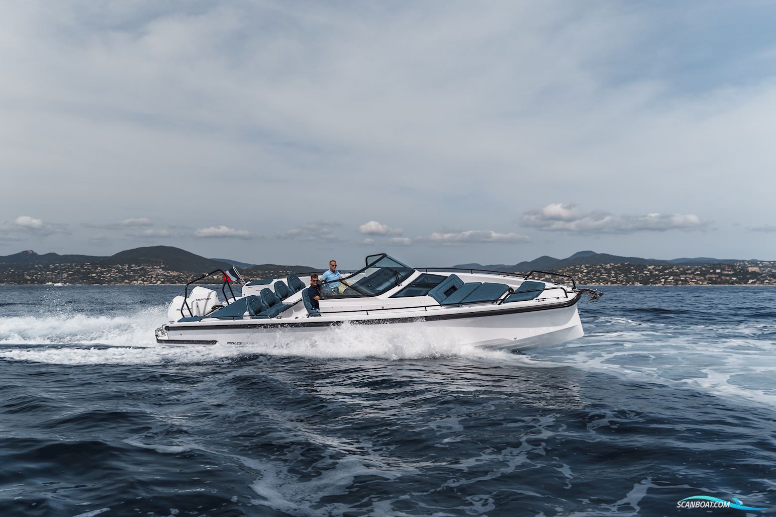 Axopar Yachts 37 Spyder