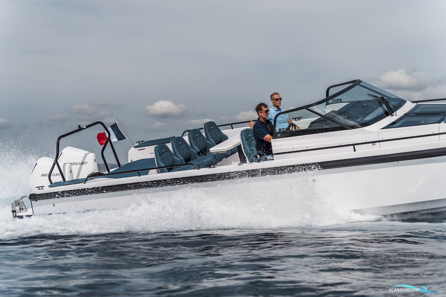 Axopar Yachts 37 Spyder
