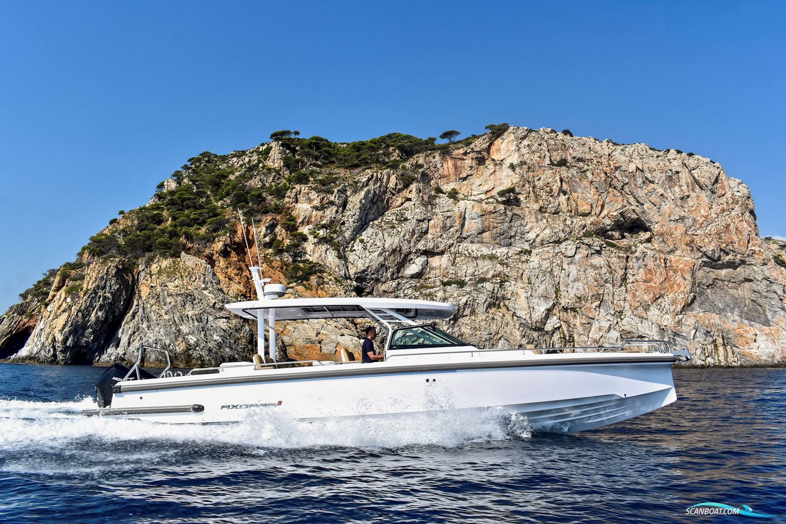 Axopar Yachts 37 Sun-Top