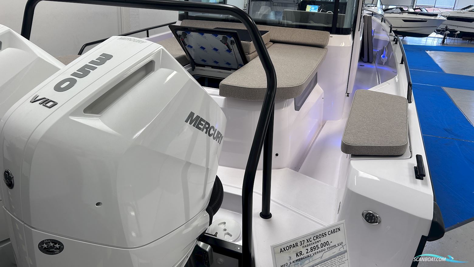 Axopar Yachts 37 XC Cross Cabin