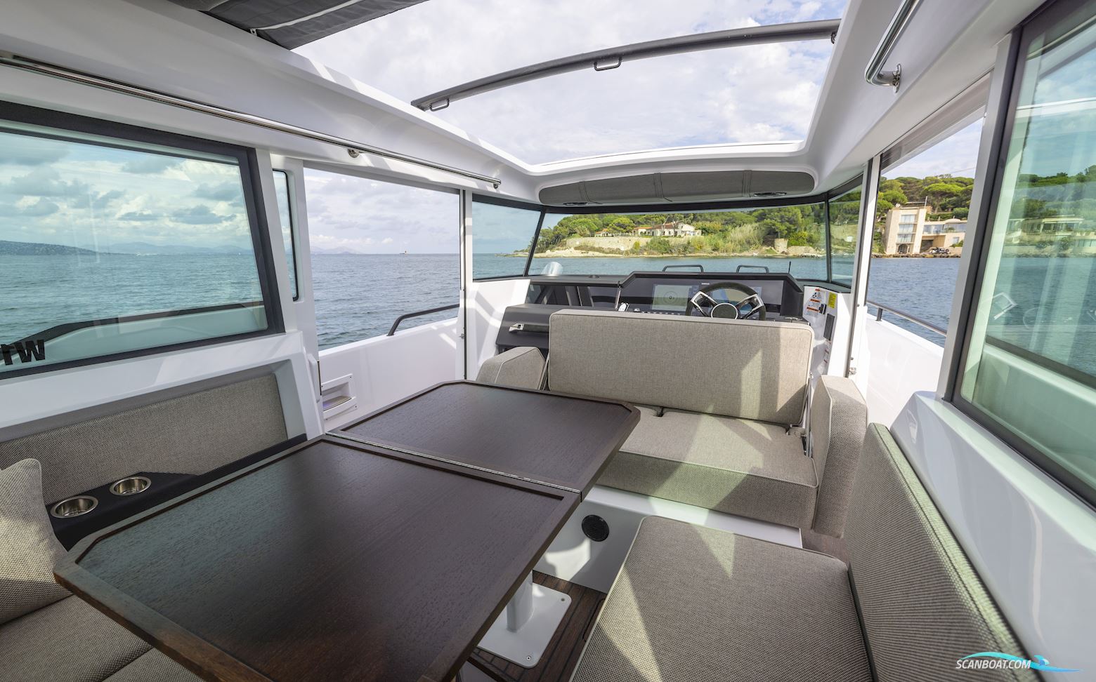 Axopar Yachts 37 XC Cross Cabin