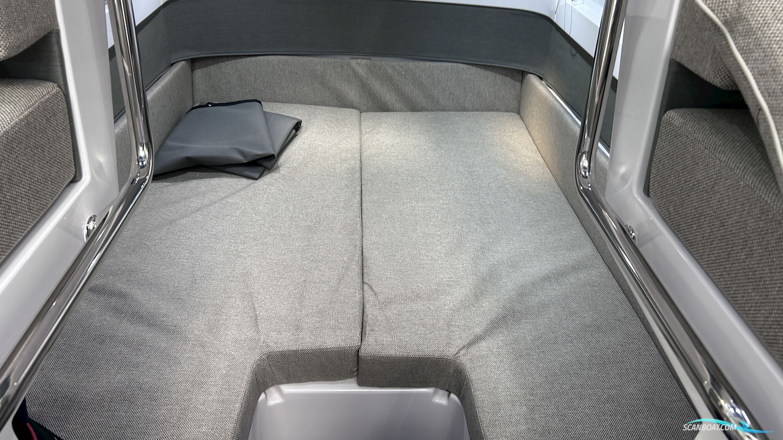 Axopar Yachts 37 XC Cross Cabin