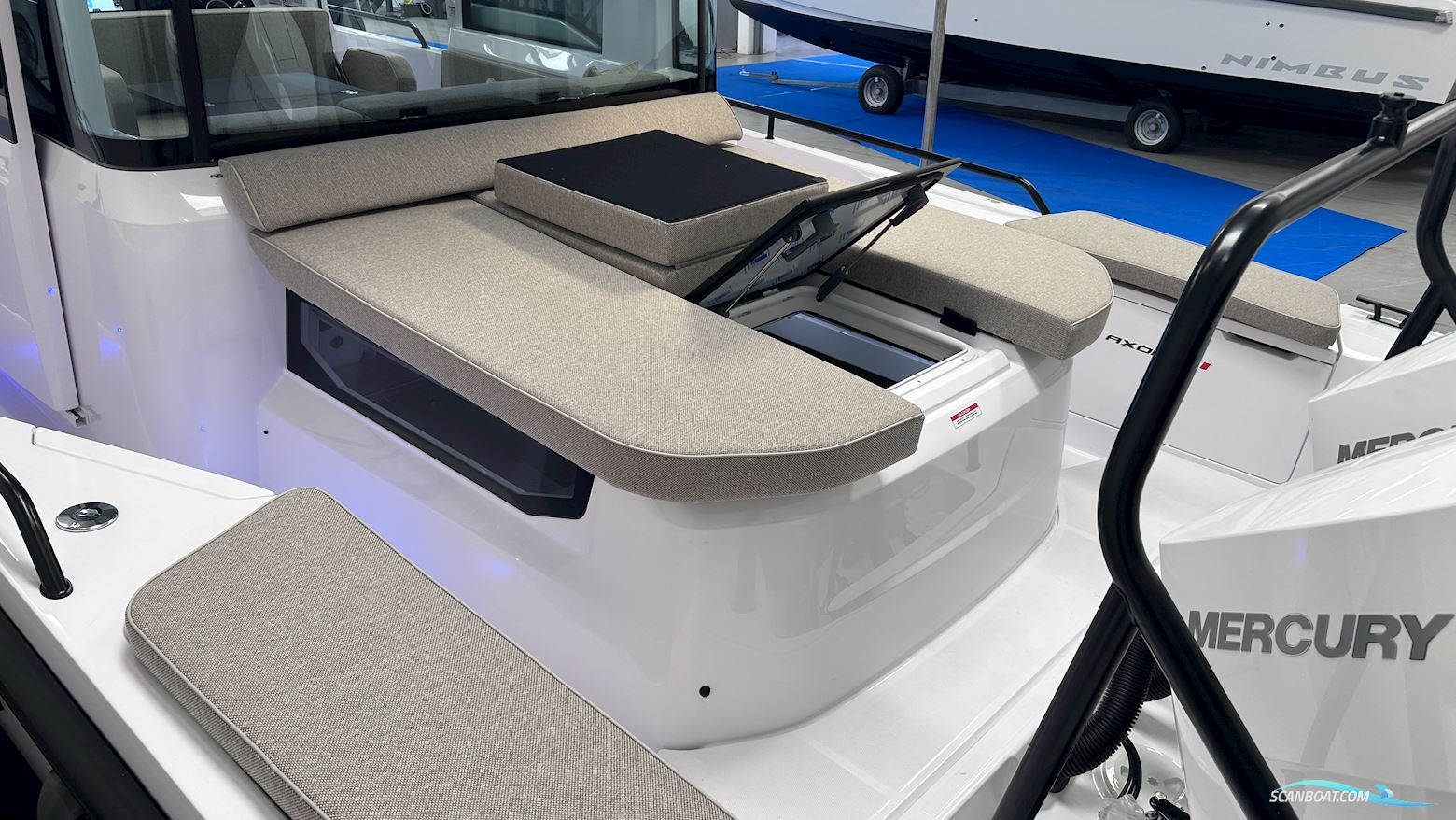 Axopar Yachts 37 XC Cross Cabin