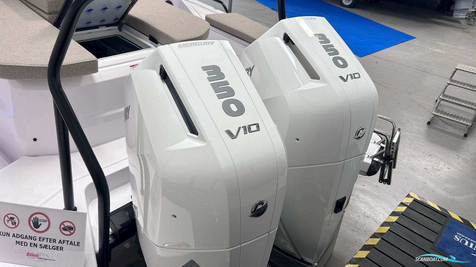 Axopar Yachts 37 XC Cross Cabin