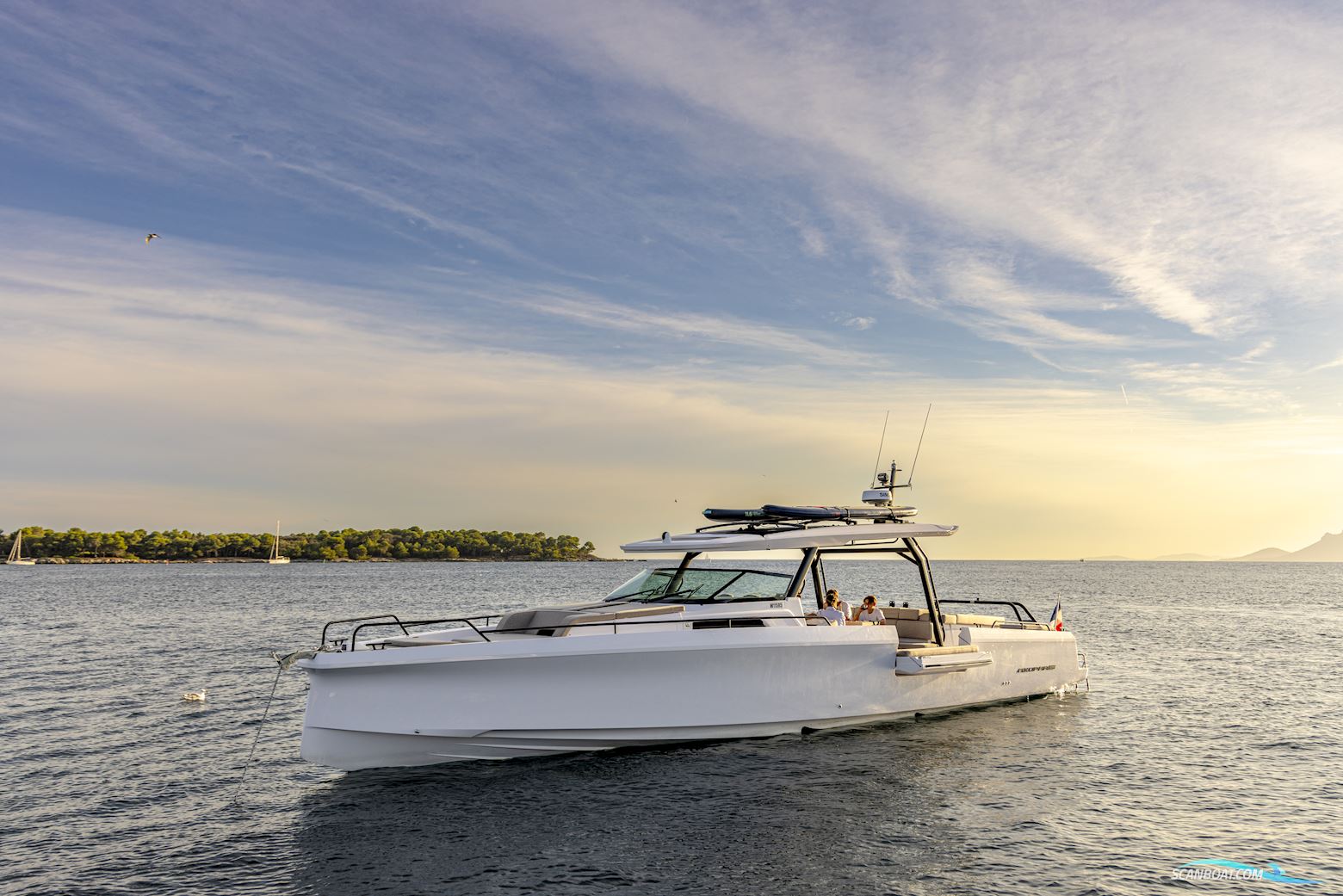 Axopar Yachts 45 Sun-Top