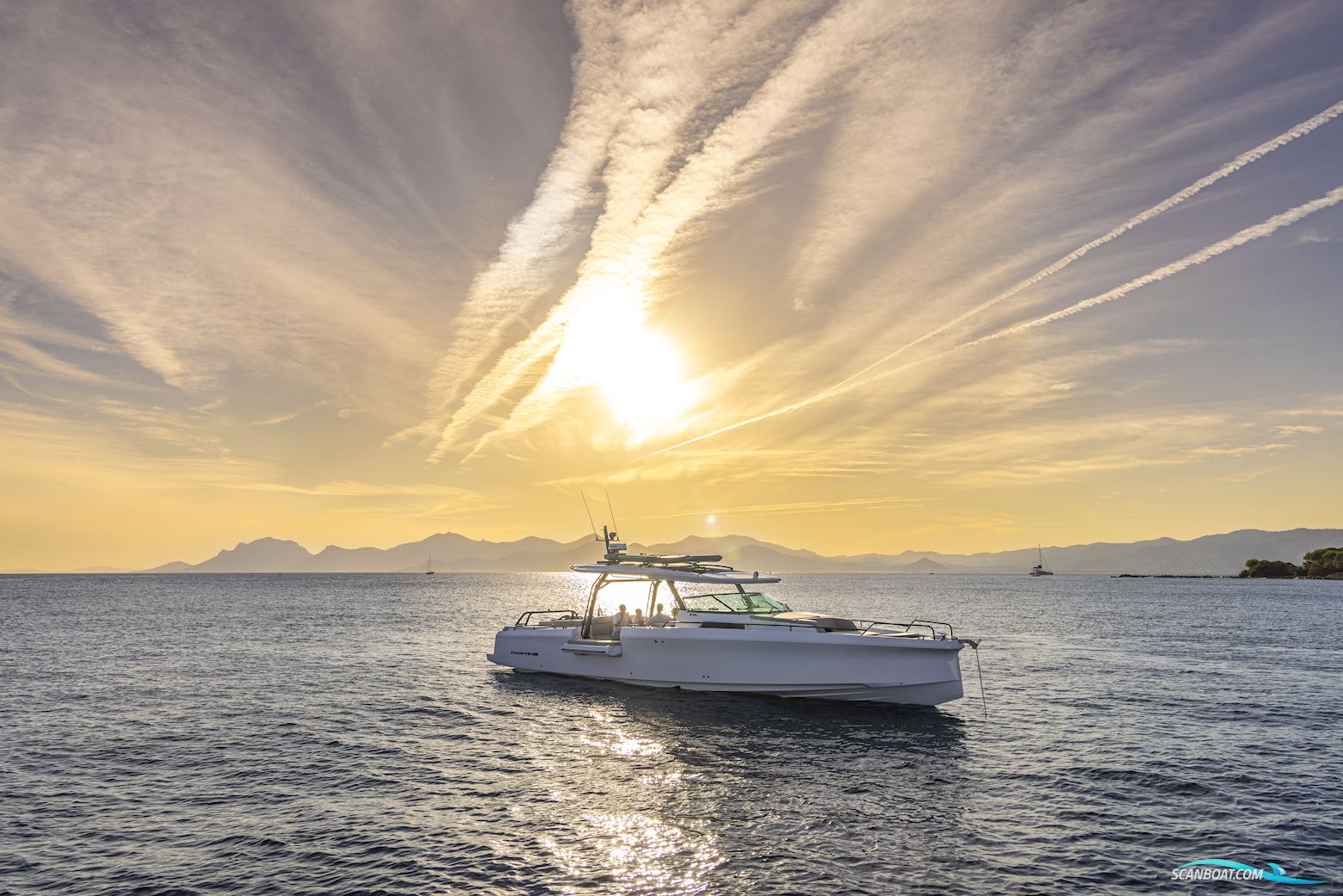 Axopar Yachts 45 Sun-Top