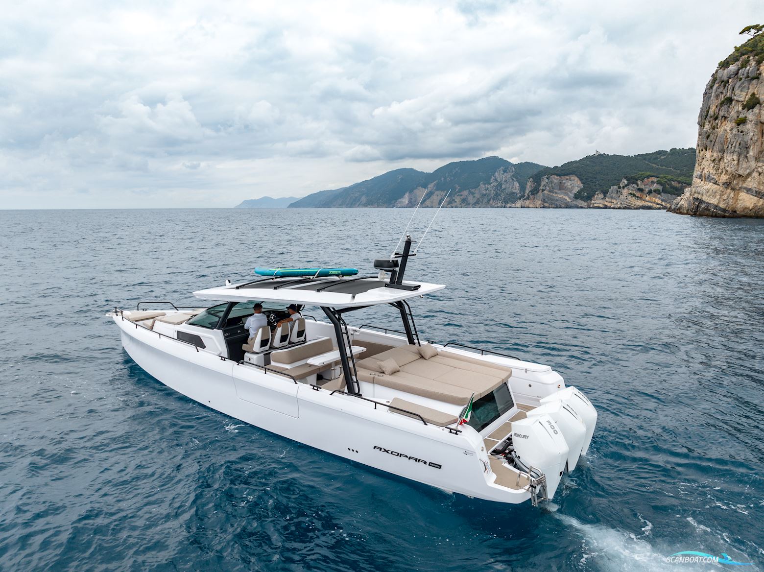 Axopar Yachts 45 Sun-Top