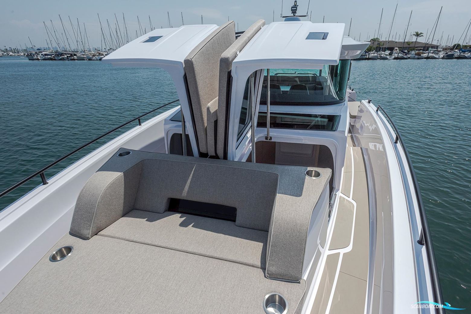 Axopar Yachts 45 XC Cross cabin