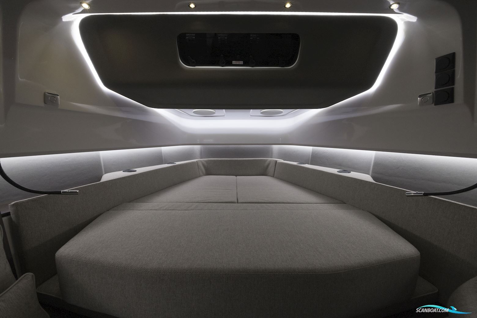 Axopar Yachts 45 XC Cross cabin