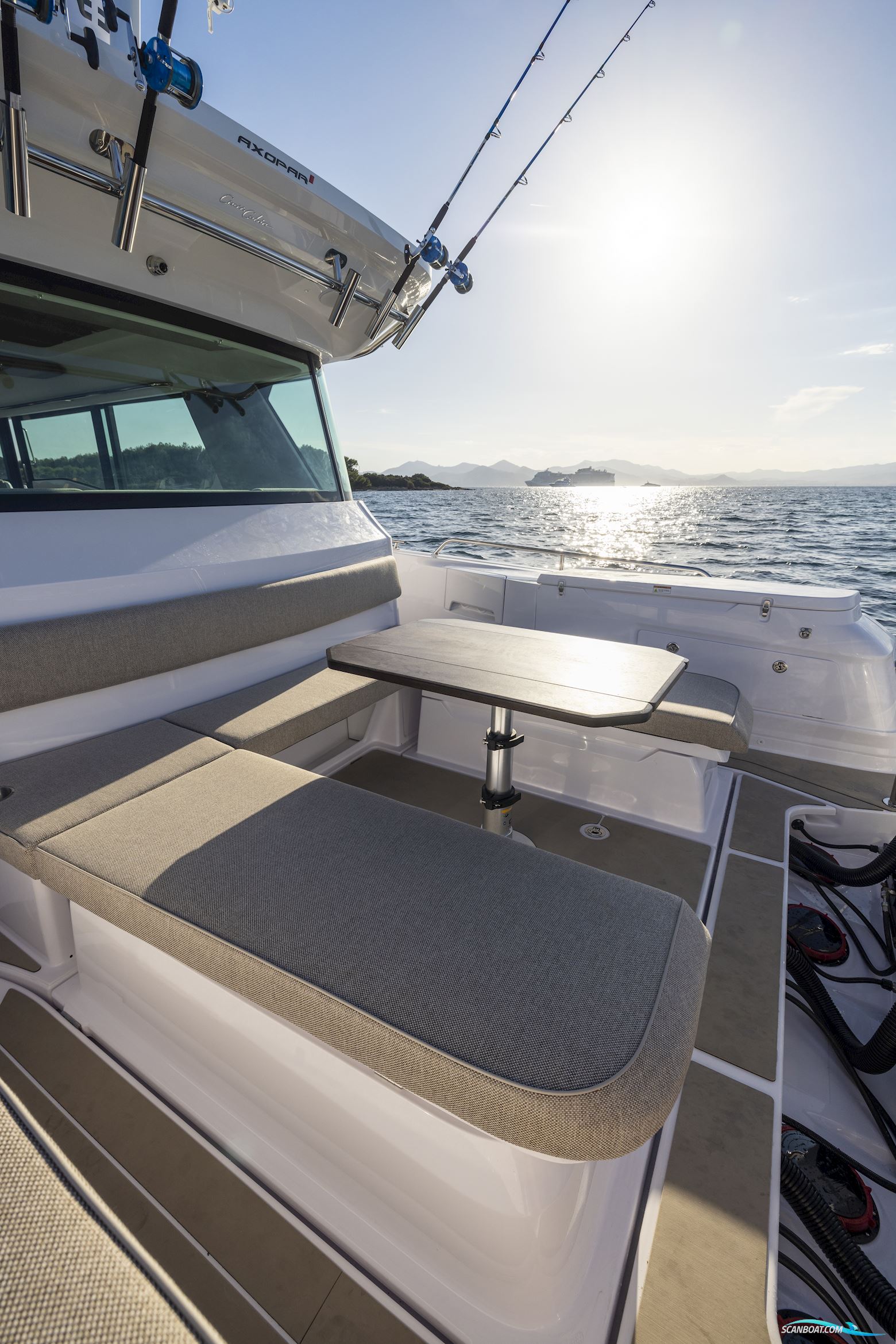 Axopar Yachts 45 XC Cross cabin