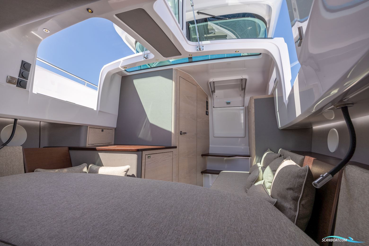 Axopar Yachts 45 XC Cross cabin