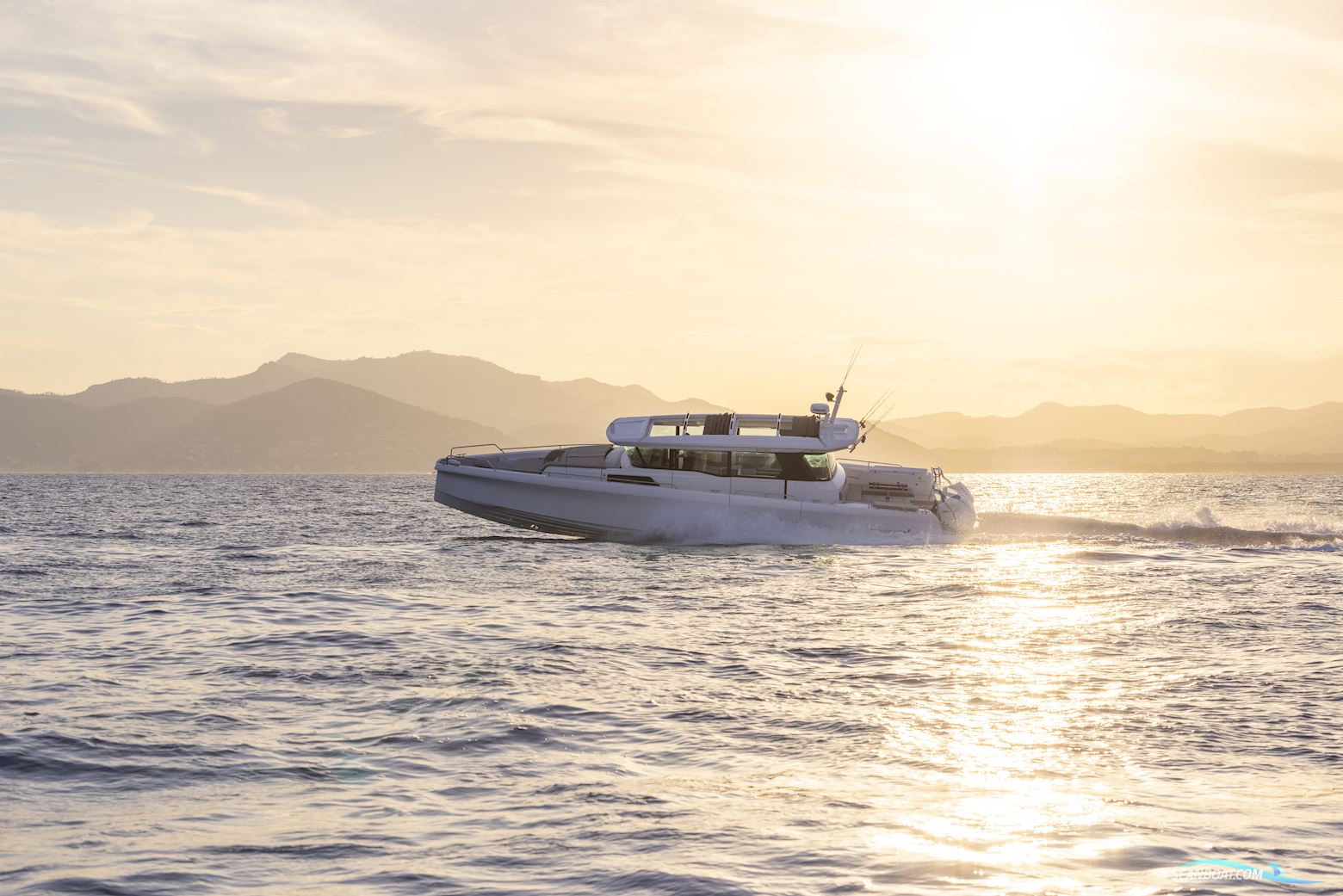 Axopar Yachts 45 XC Cross cabin