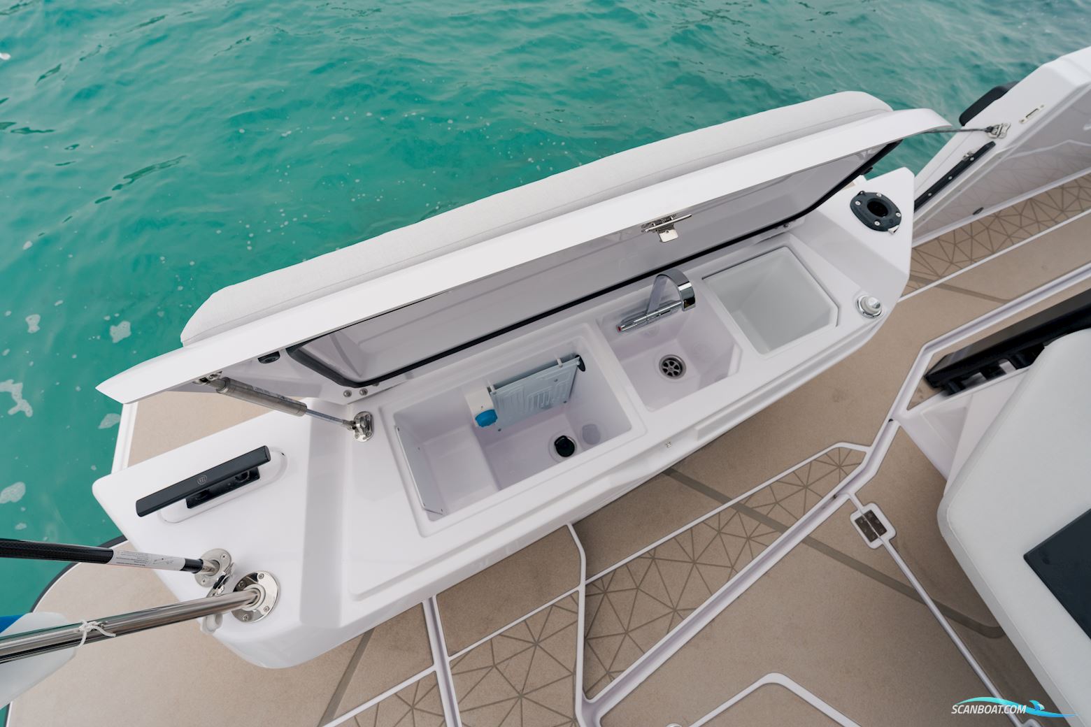 Axopar Yachts Axopar 38 Suntop