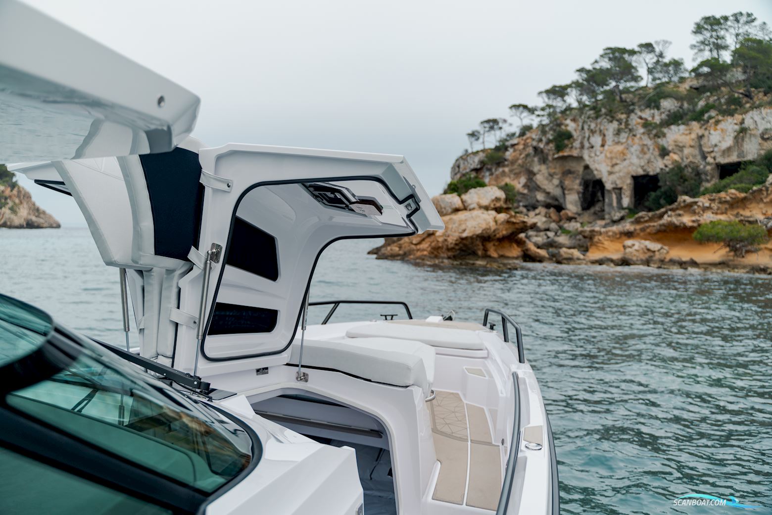 Axopar Yachts Axopar 38 Suntop