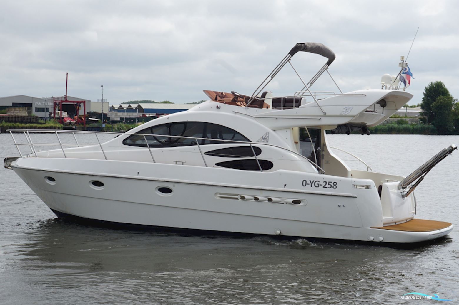 Azimut 39 FLY Motorbåt 2001, med Caterpillar motor, Holland