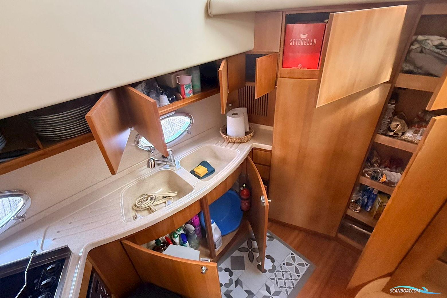 Azimut 46