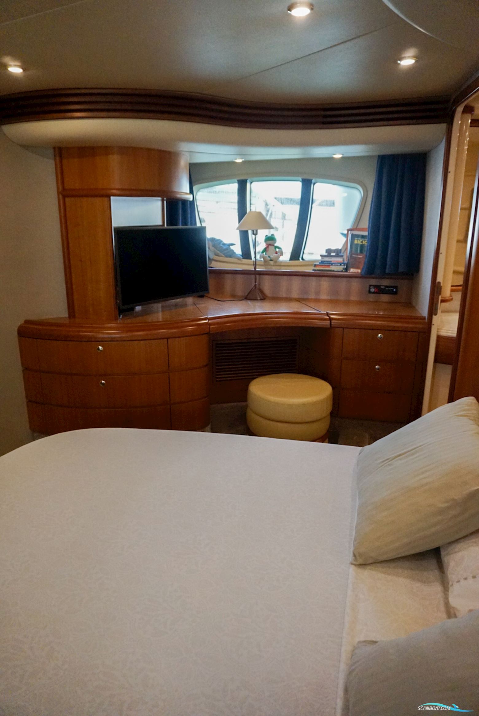 Azimut 68