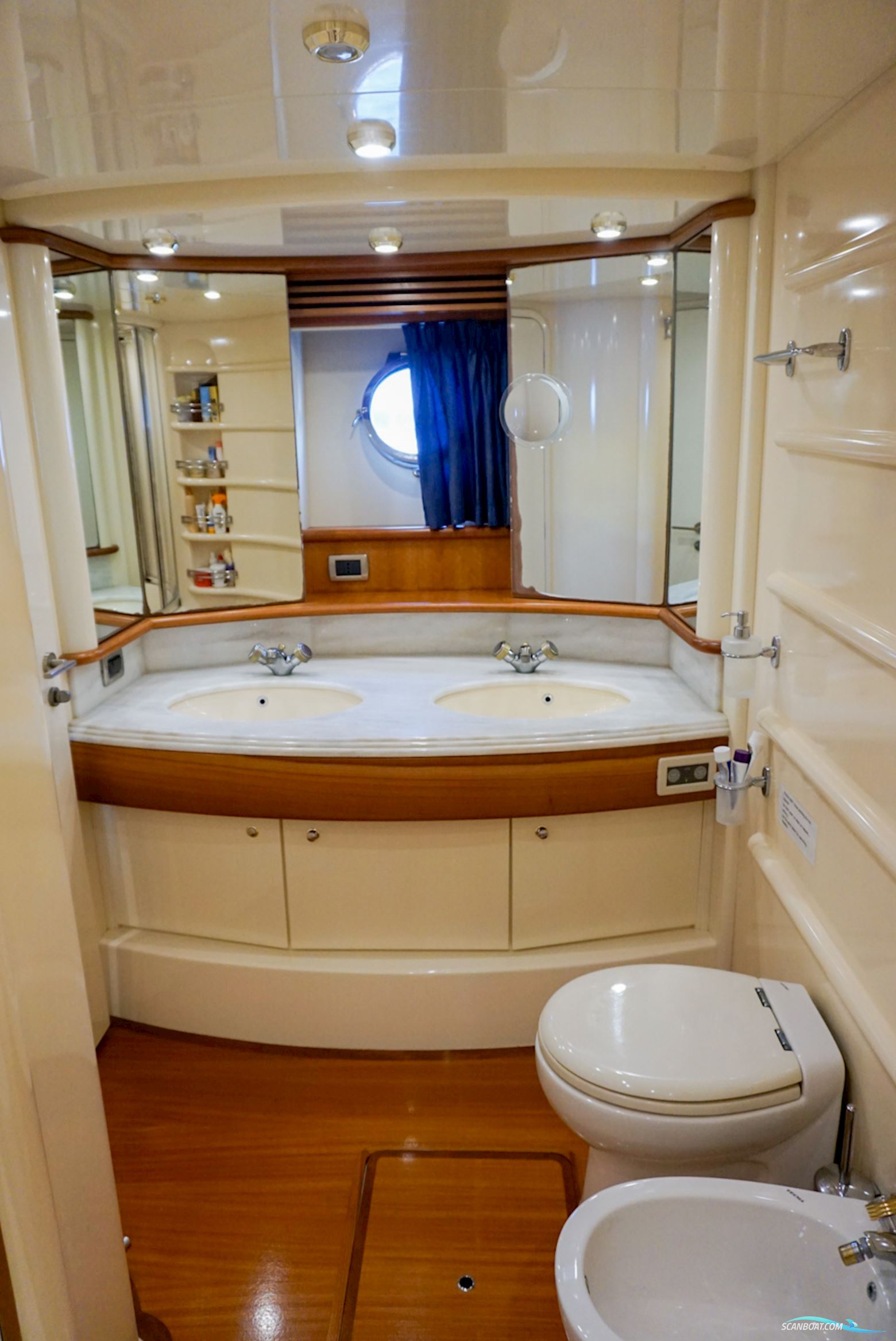 Azimut 68